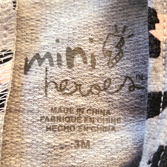 Cheetah print one piece footless romper/footie with heart detail - Picture 3 of 5